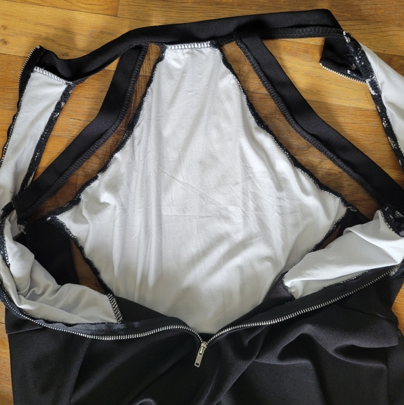 🖤🩶Black Lace Halter Dress - Picture 5 of 8